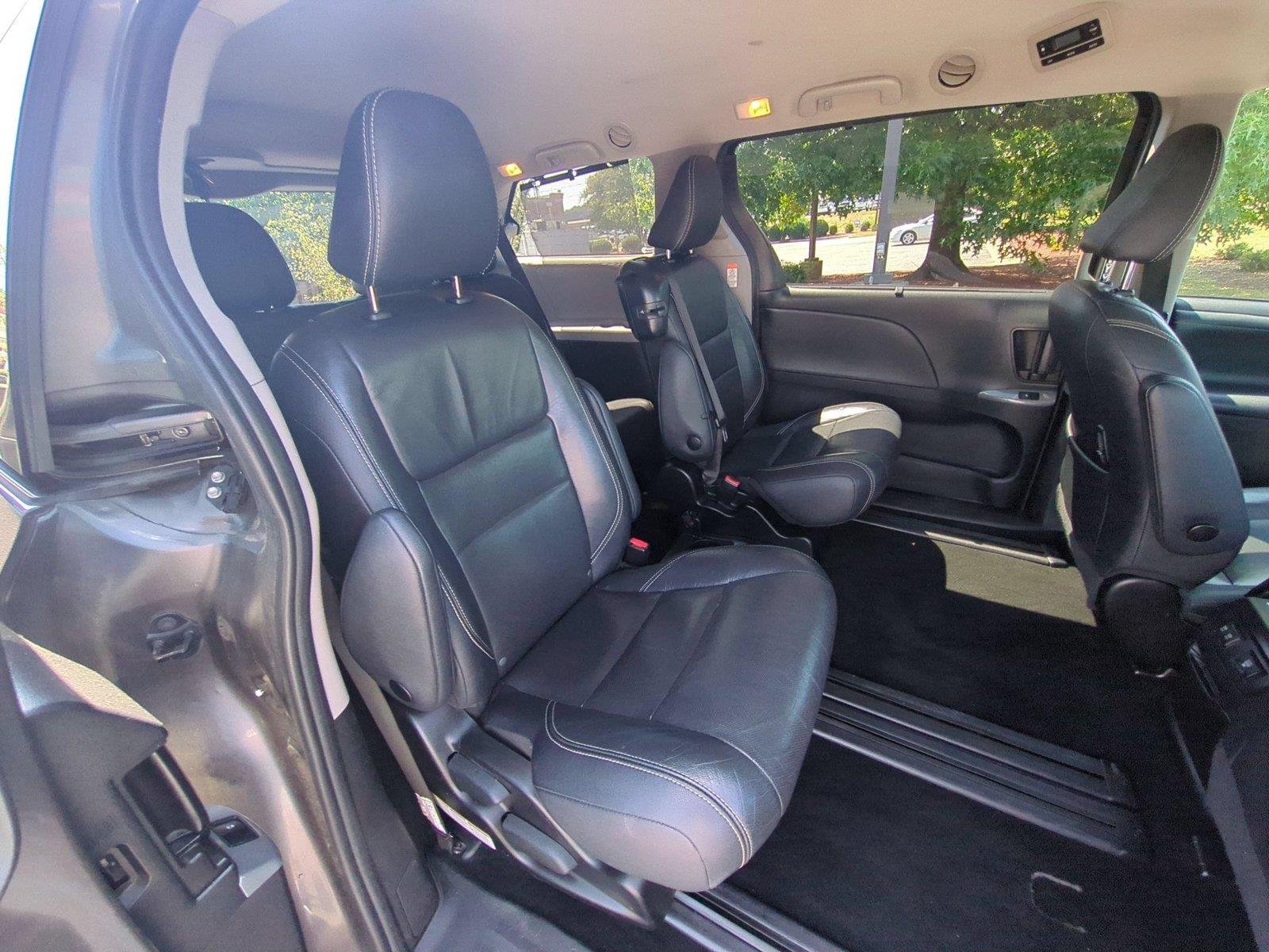 Used 2018  Toyota SE image 35