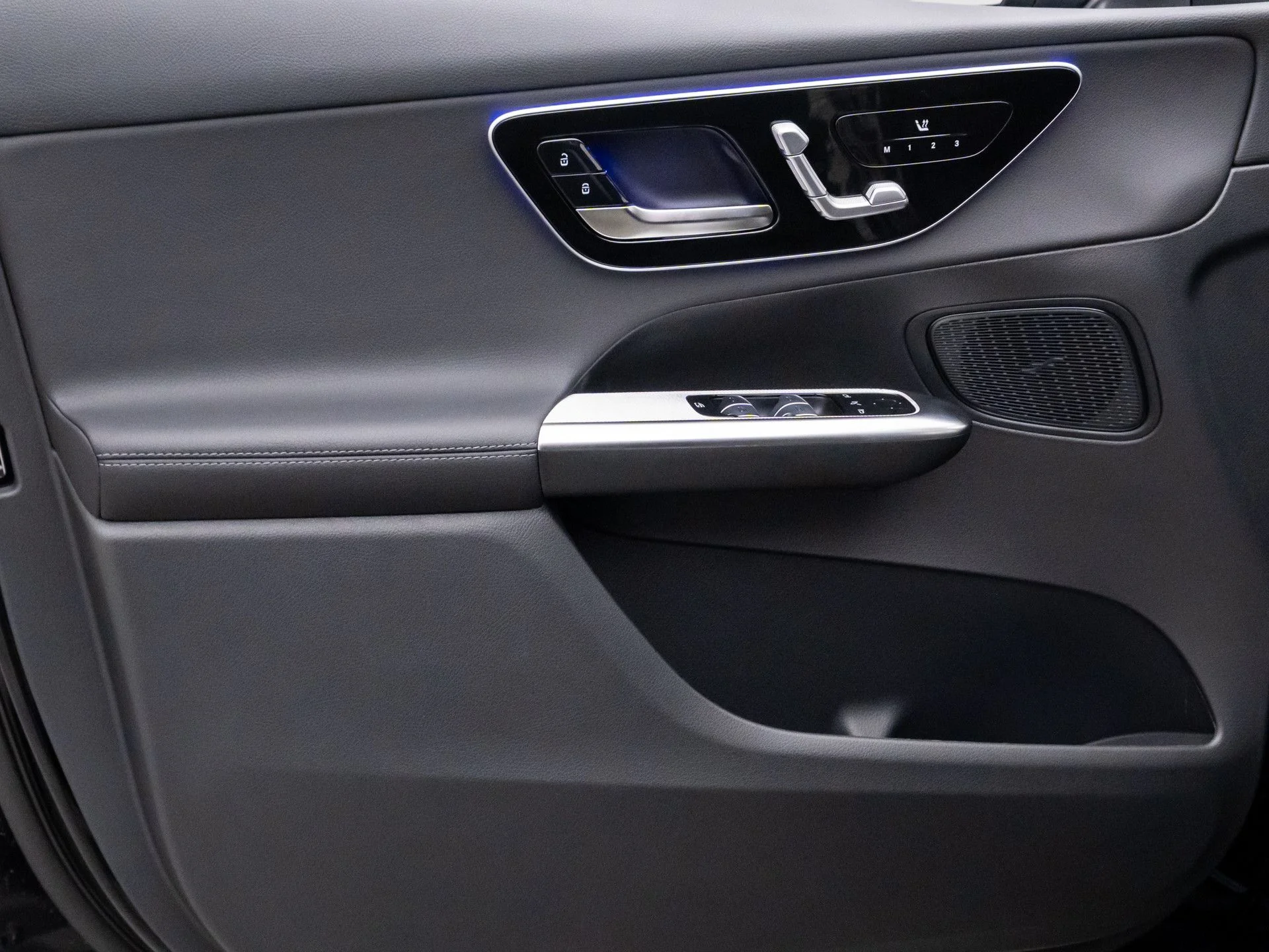 New 2026 Black Mercedes-Benz GLC 300 image 14
