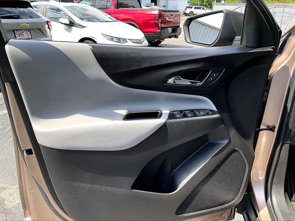 Used 2018 Beige Chevrolet LS image 9