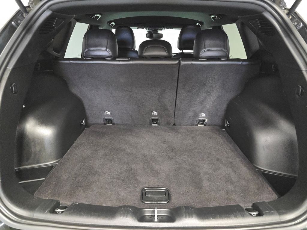 Used 2023 Black Jeep Latitude Lux image 21