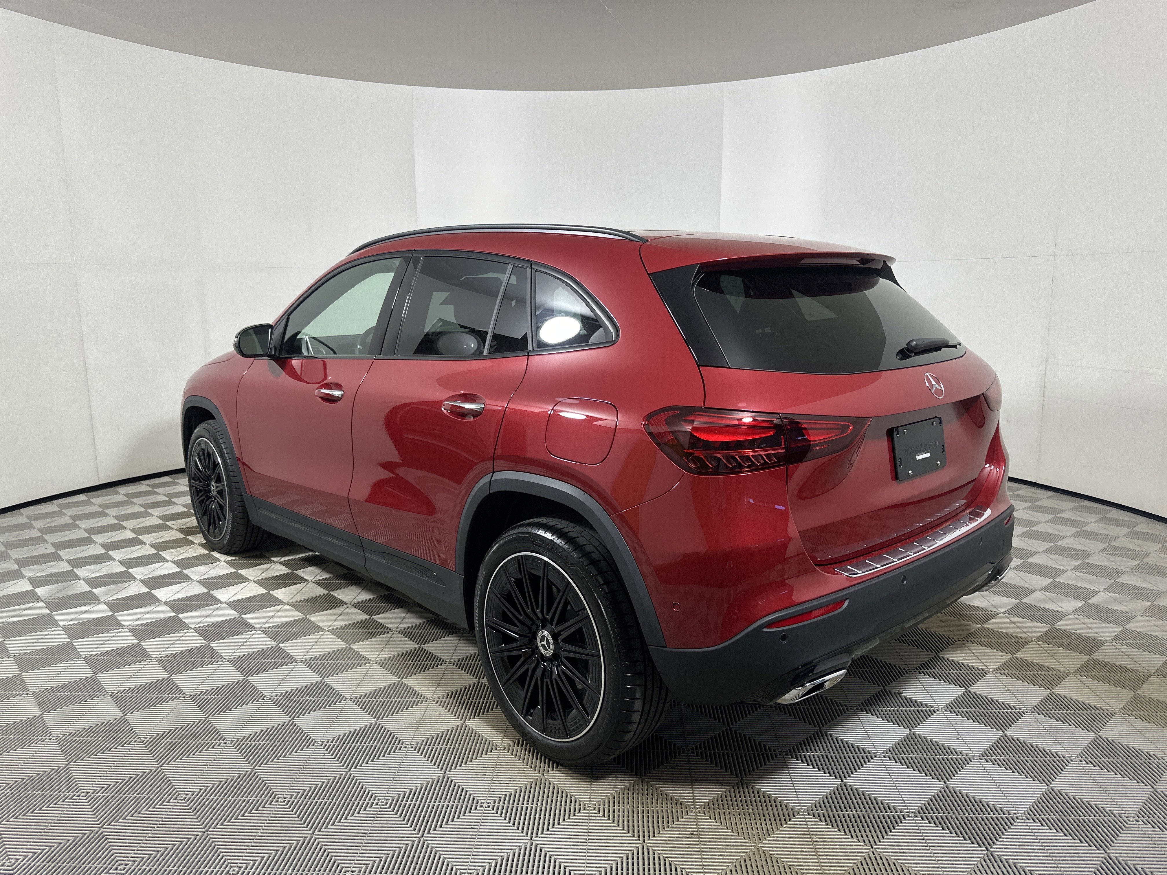 New 2026 MANUFAKTUR Patagonia Red Metallic Mercedes-Benz GLA 250 image 31