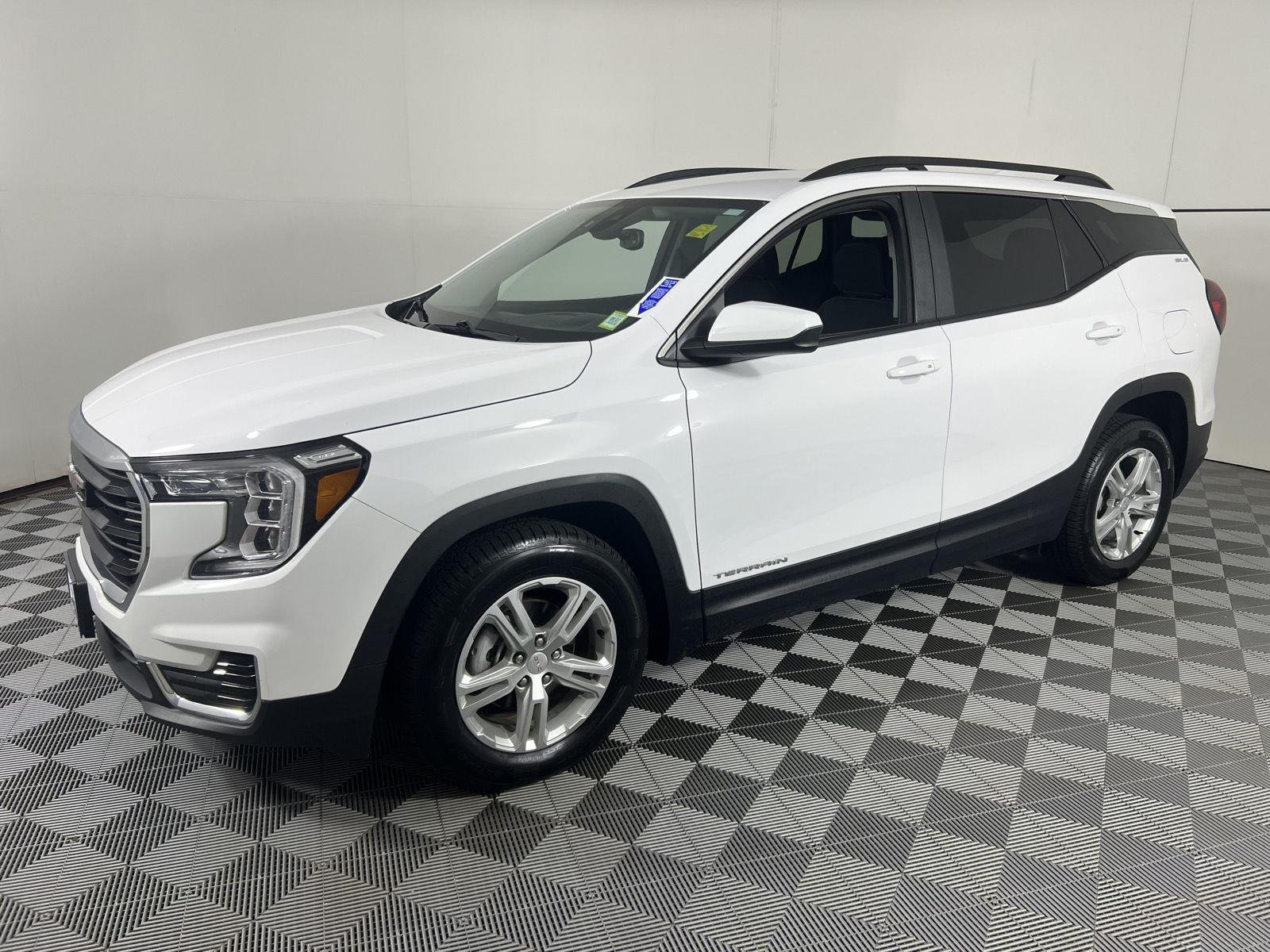Used 2024 Summit White GMC SLE image 7