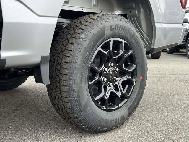 New 2026 Iconic Silver Metallic Ford XLT image 9