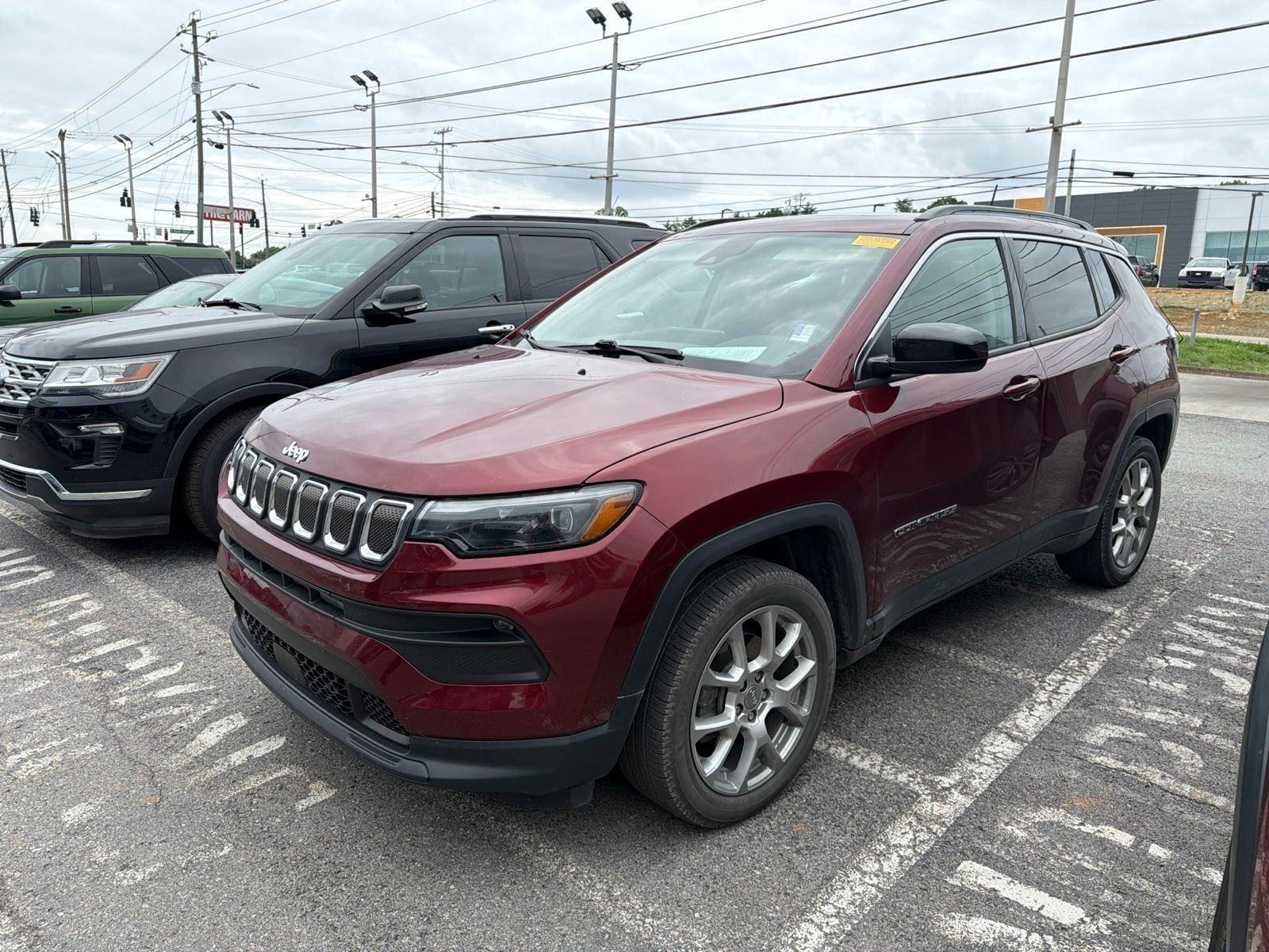 Used 2022 Velvet Red Pearlcoat Jeep Latitude Lux image 1
