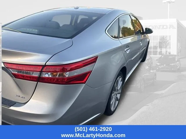 Used 2015 Celestial Silver Metallic Toyota XLE Touring image 4