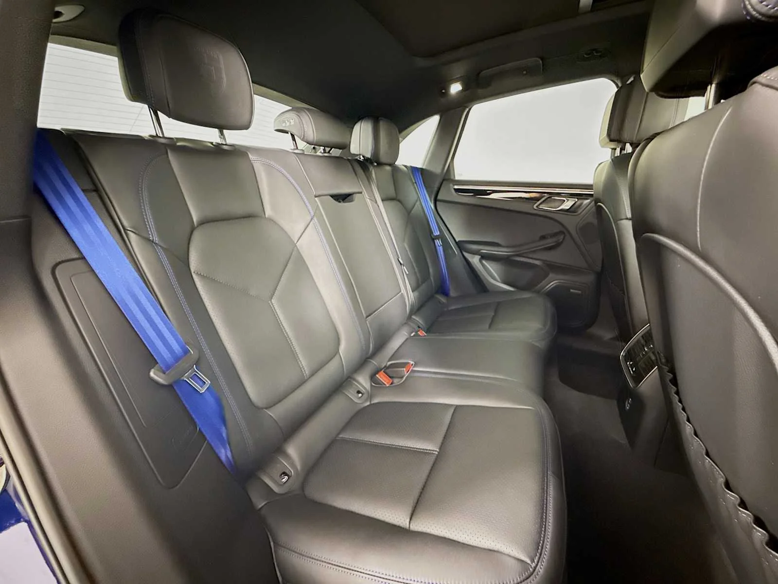 New 2026 Gentian Blue Metallic Porsche S image 28