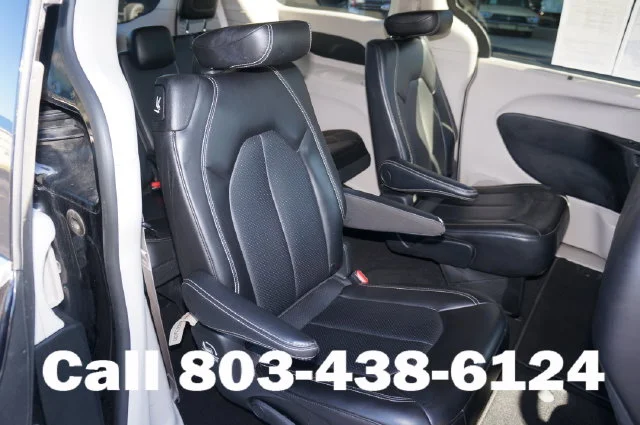 Used 2023 Brilliant Black Crystal Pearlcoat Chrysler Touring L image 19