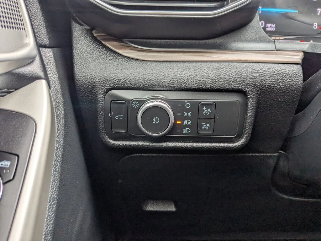 Used 2021  Ford Limited image 21
