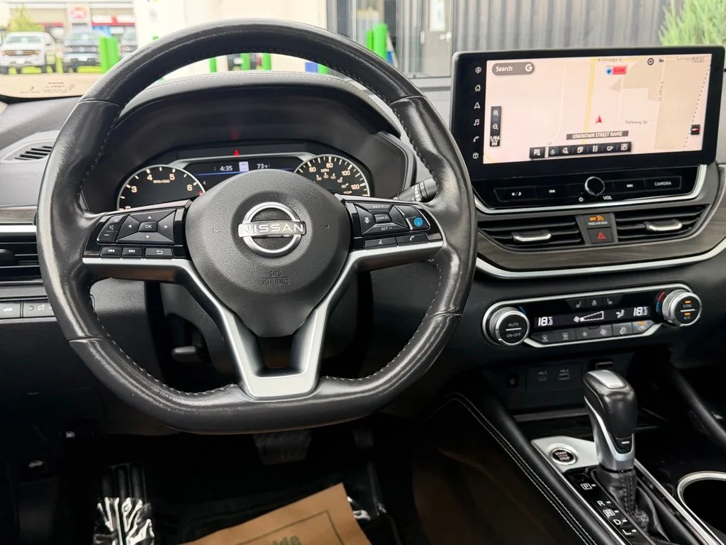 Used 2023 Gray Nissan Platinum image 16