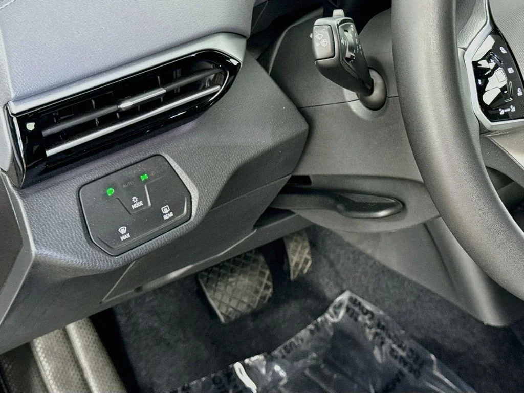 Used 2024 Gray Volkswagen Pro image 10