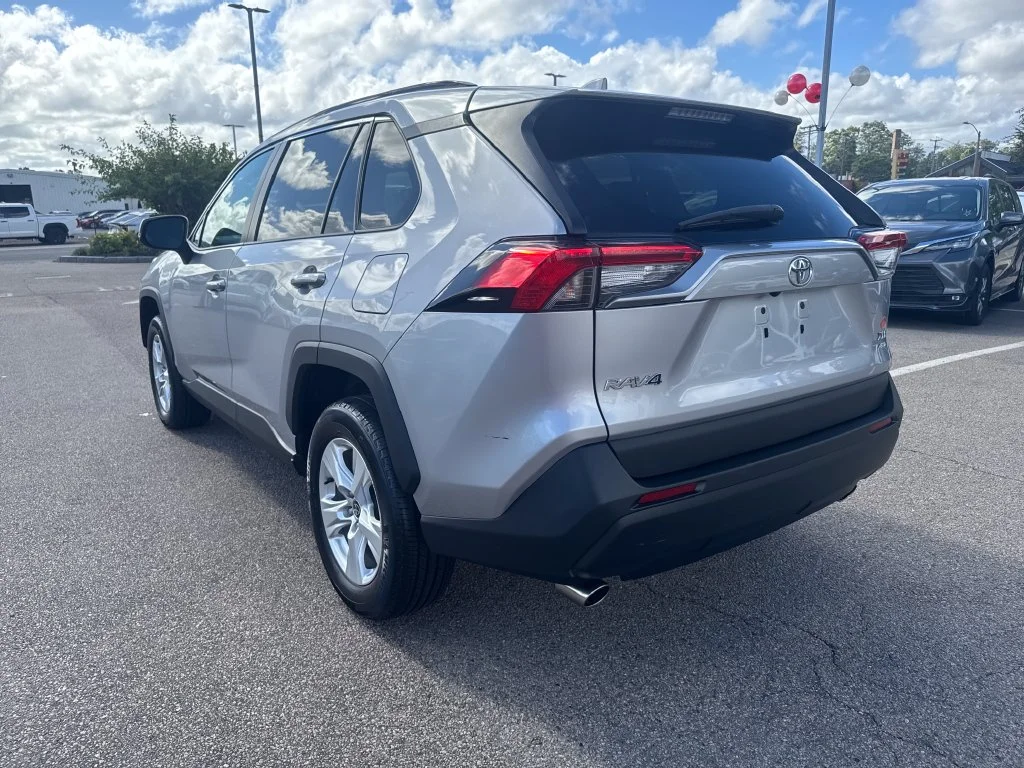 Used 2021 Silver Toyota XLE image 5