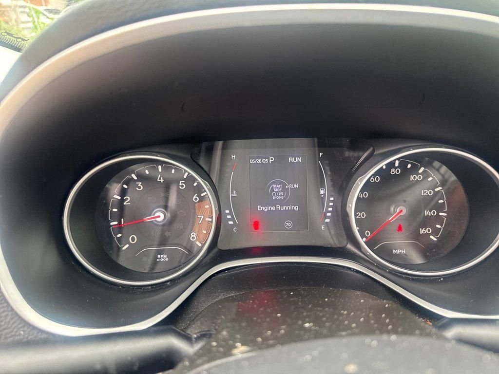 Used 2020 White Jeep Latitude image 37