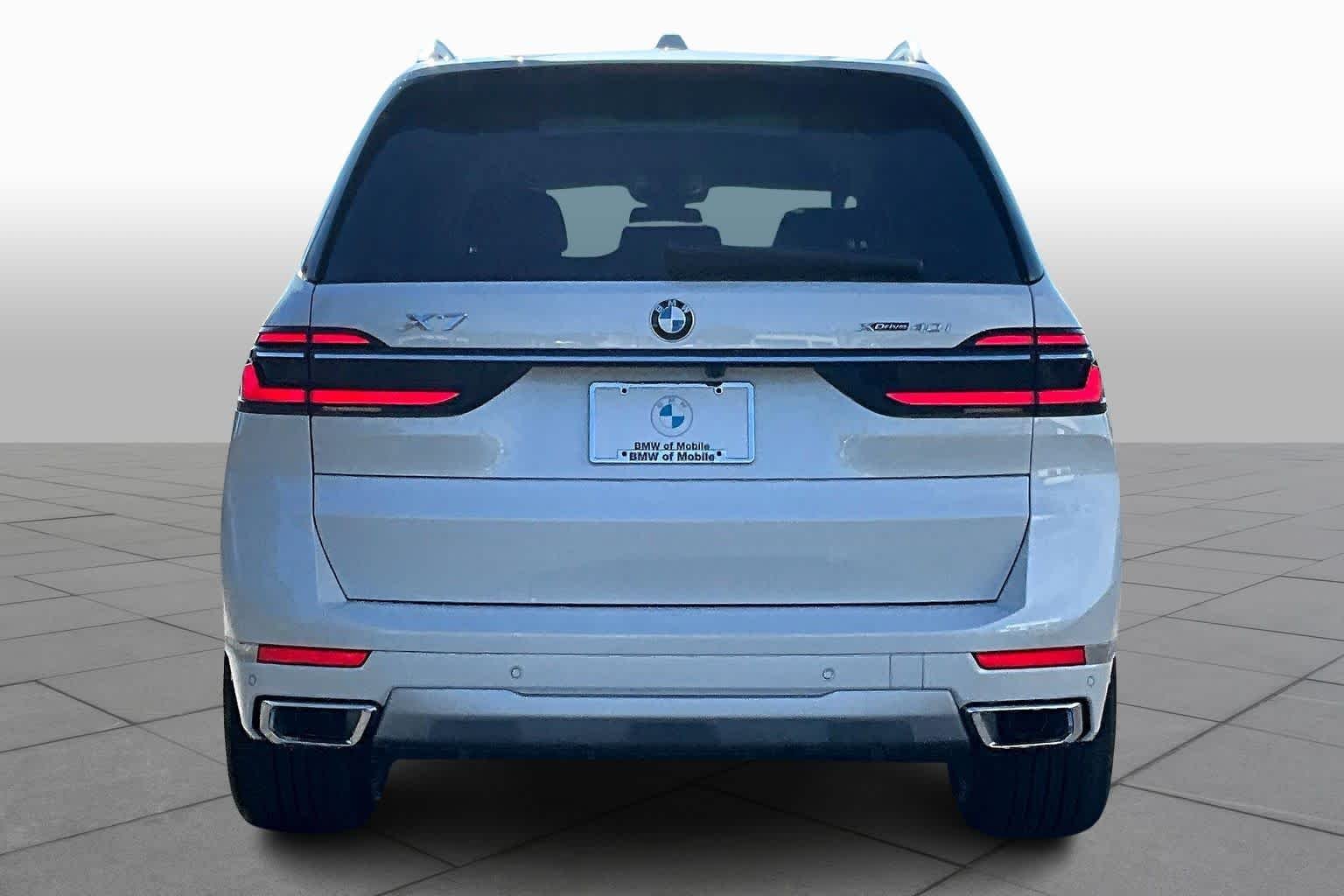 New 2026 Mineral White Metallic BMW xDrive40i image 4