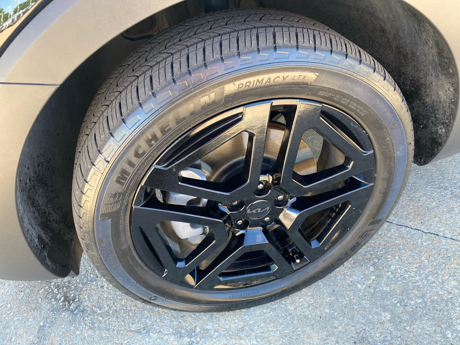 Used 2025  Kia EX X-Line image 26
