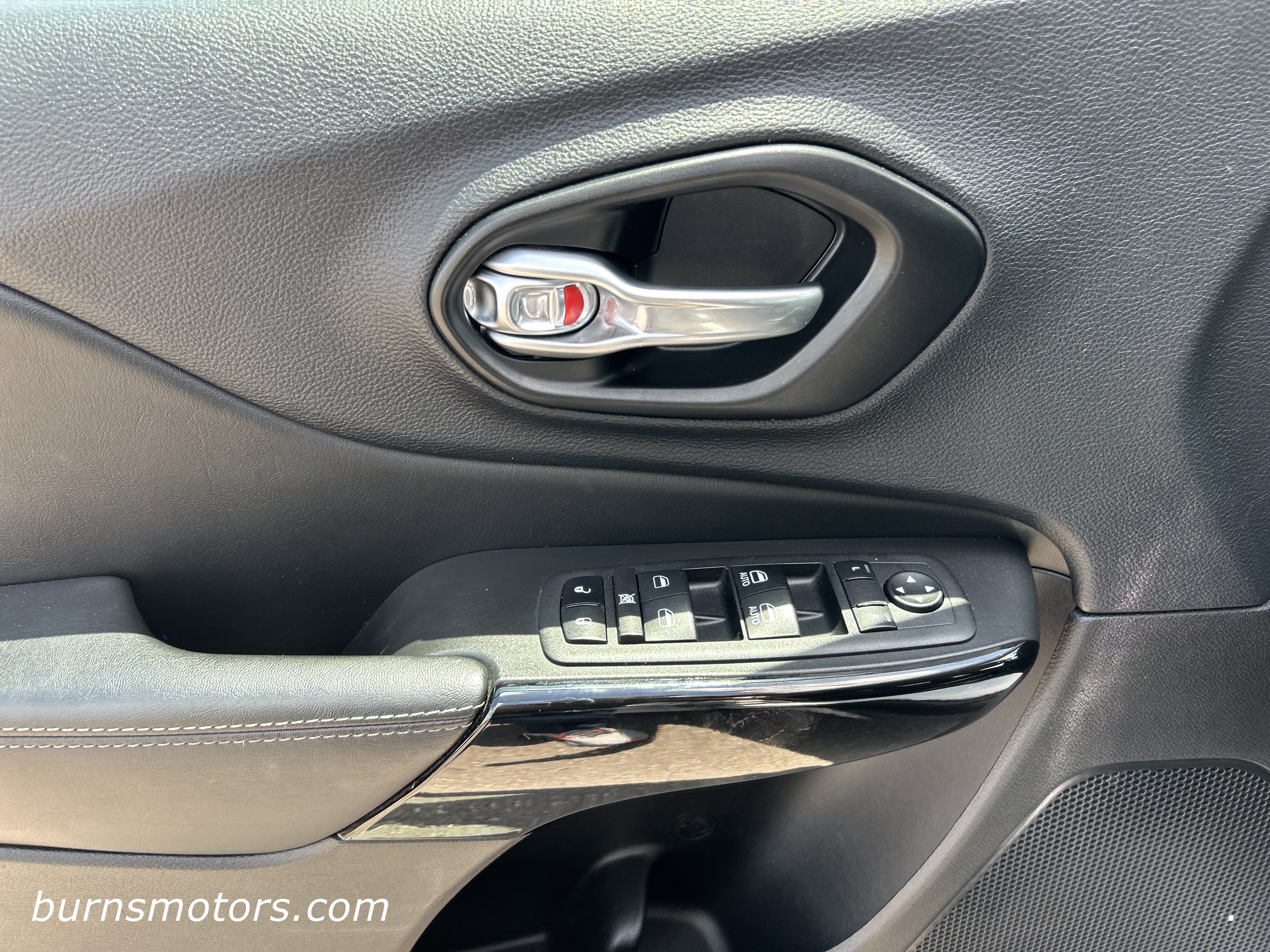 2023 Jeep Cherokee Altitude Lux - Photo 13