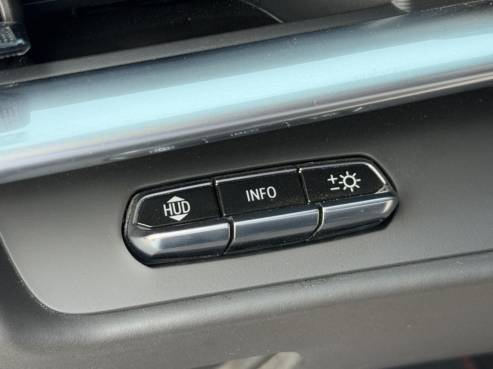 Used 2022 ARCTIC WHITE Chevrolet 3LT image 8