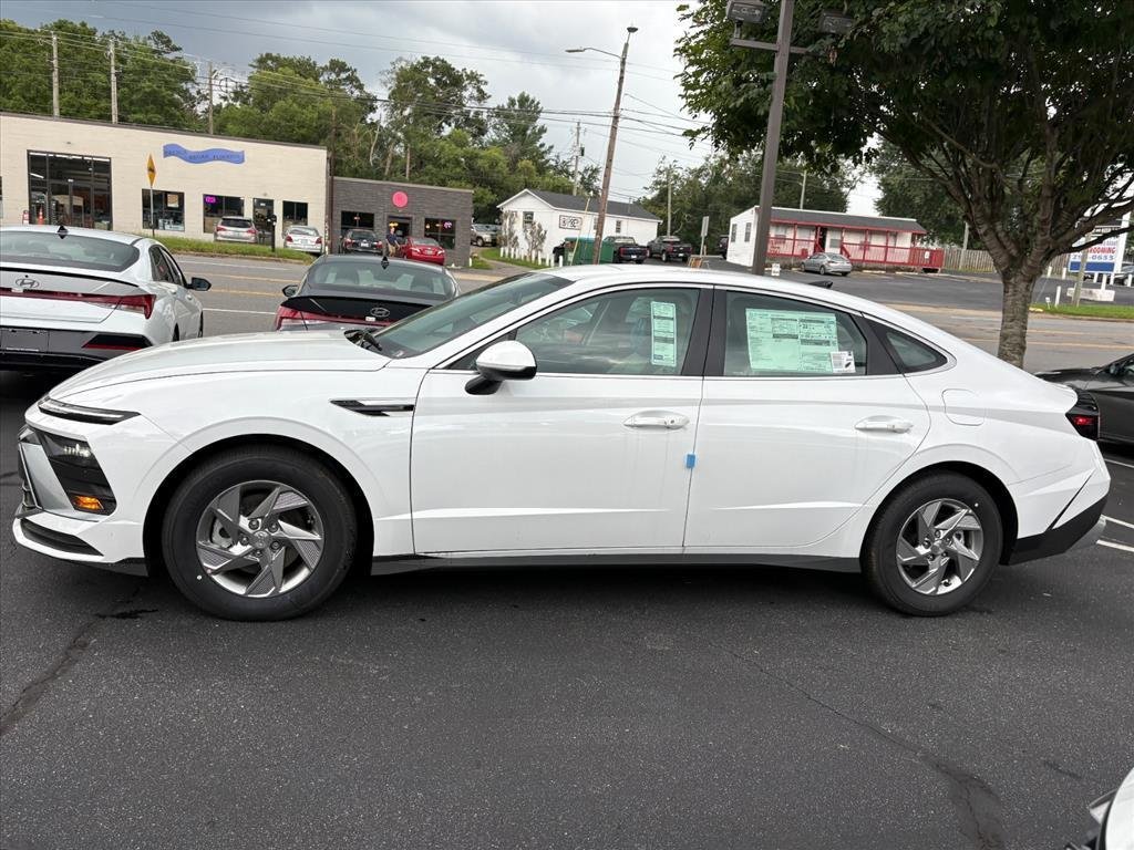 New 2026 Serenity White Pearl Hyundai SE image 17