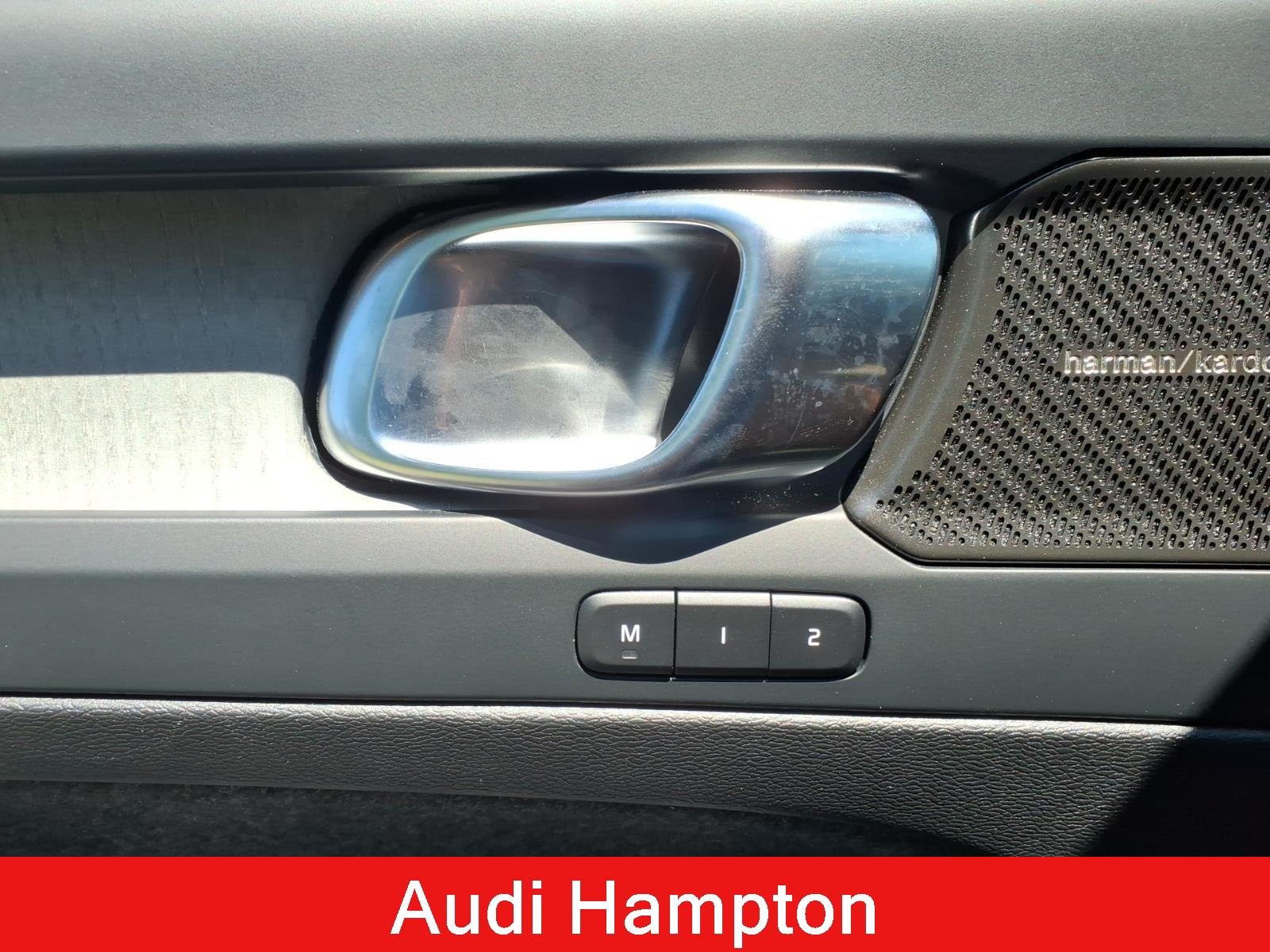 Used 2024 Vapor Grey Metallic Volvo Ultimate Bright Theme image 17