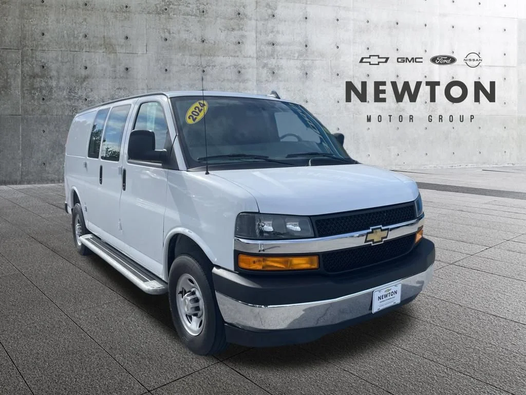 2024 Chevrolet Express 2500 Work Van HD's photo