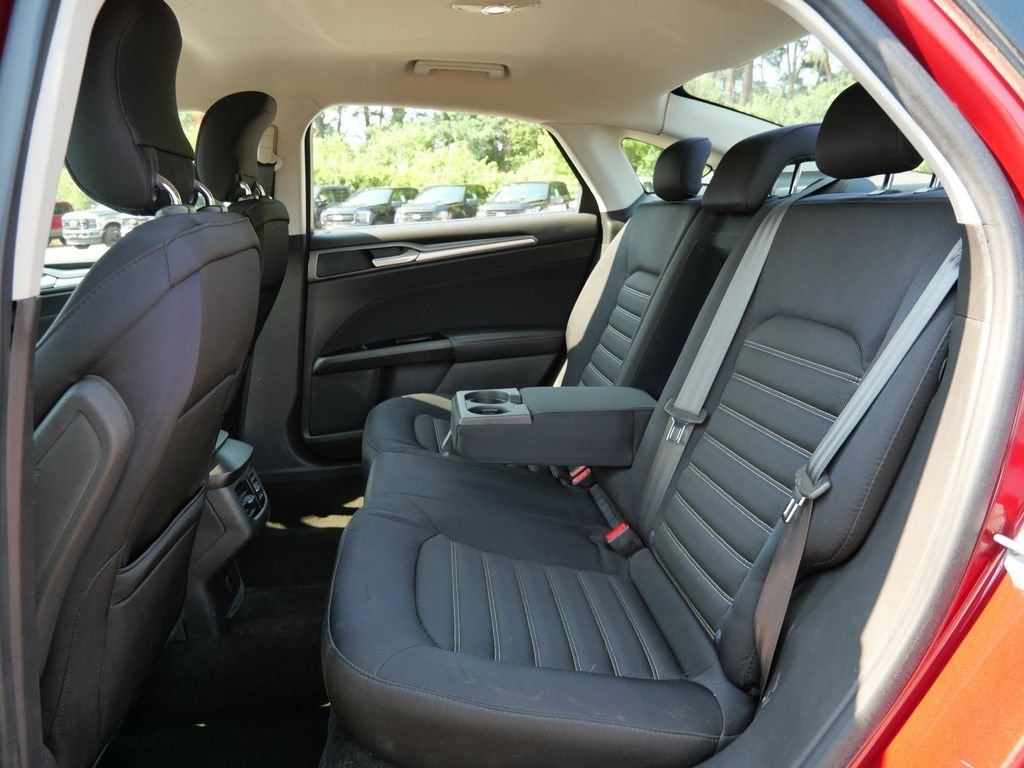 Used 2015 Red Ford SE image 13