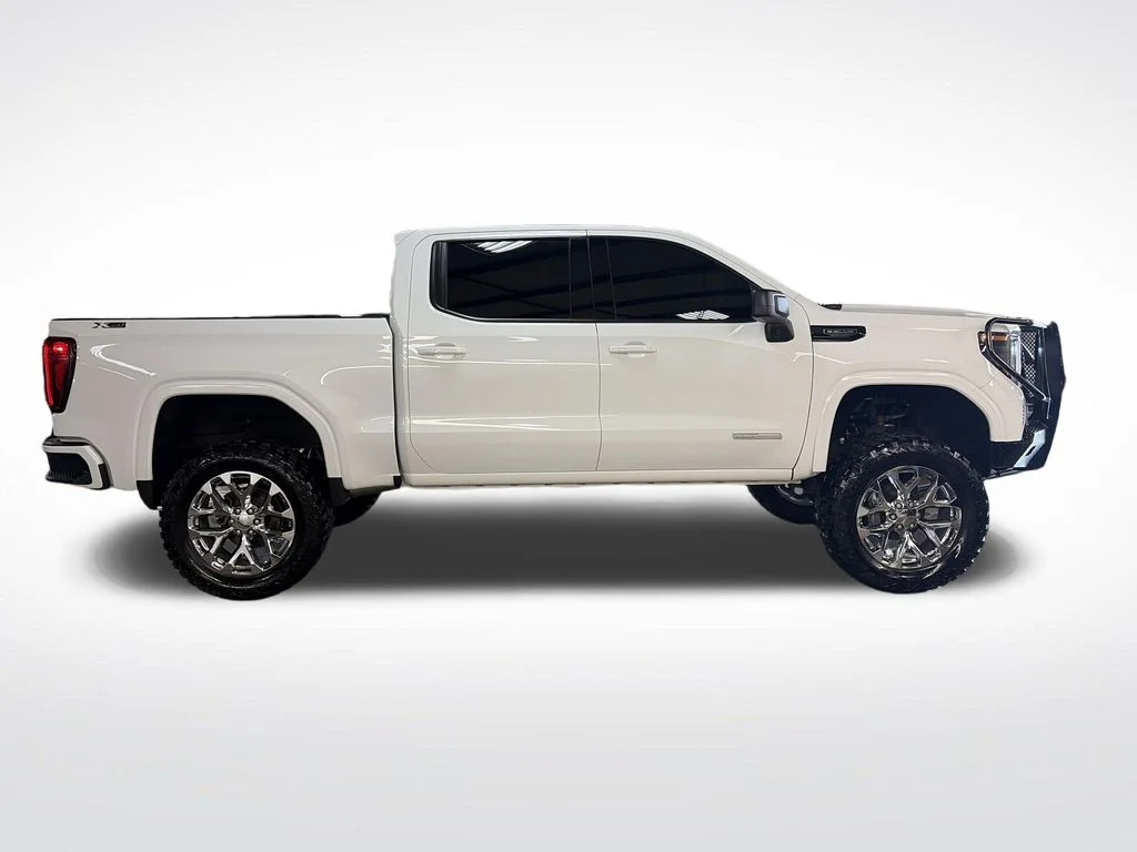 Used 2024 White GMC Elevation image 7