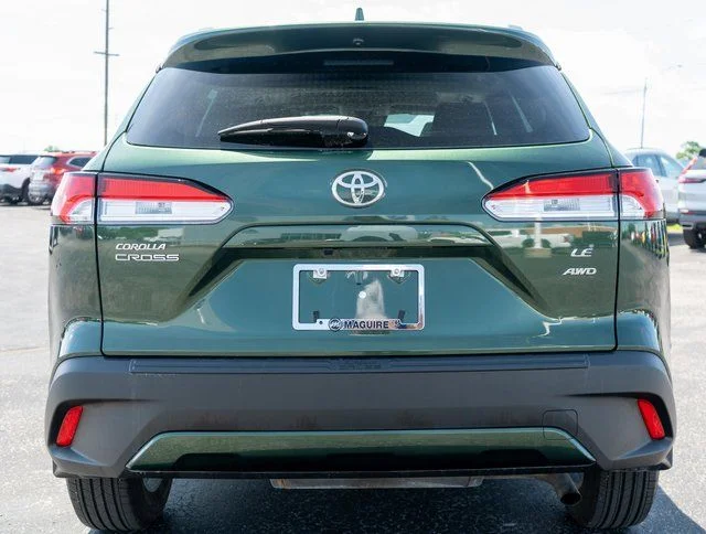 Used 2023  Toyota LE image 7