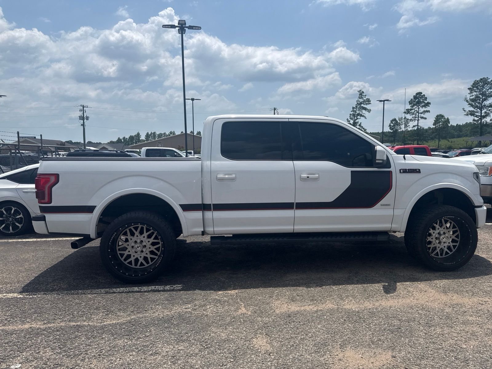 Used 2016 White Ford Lariat image 8