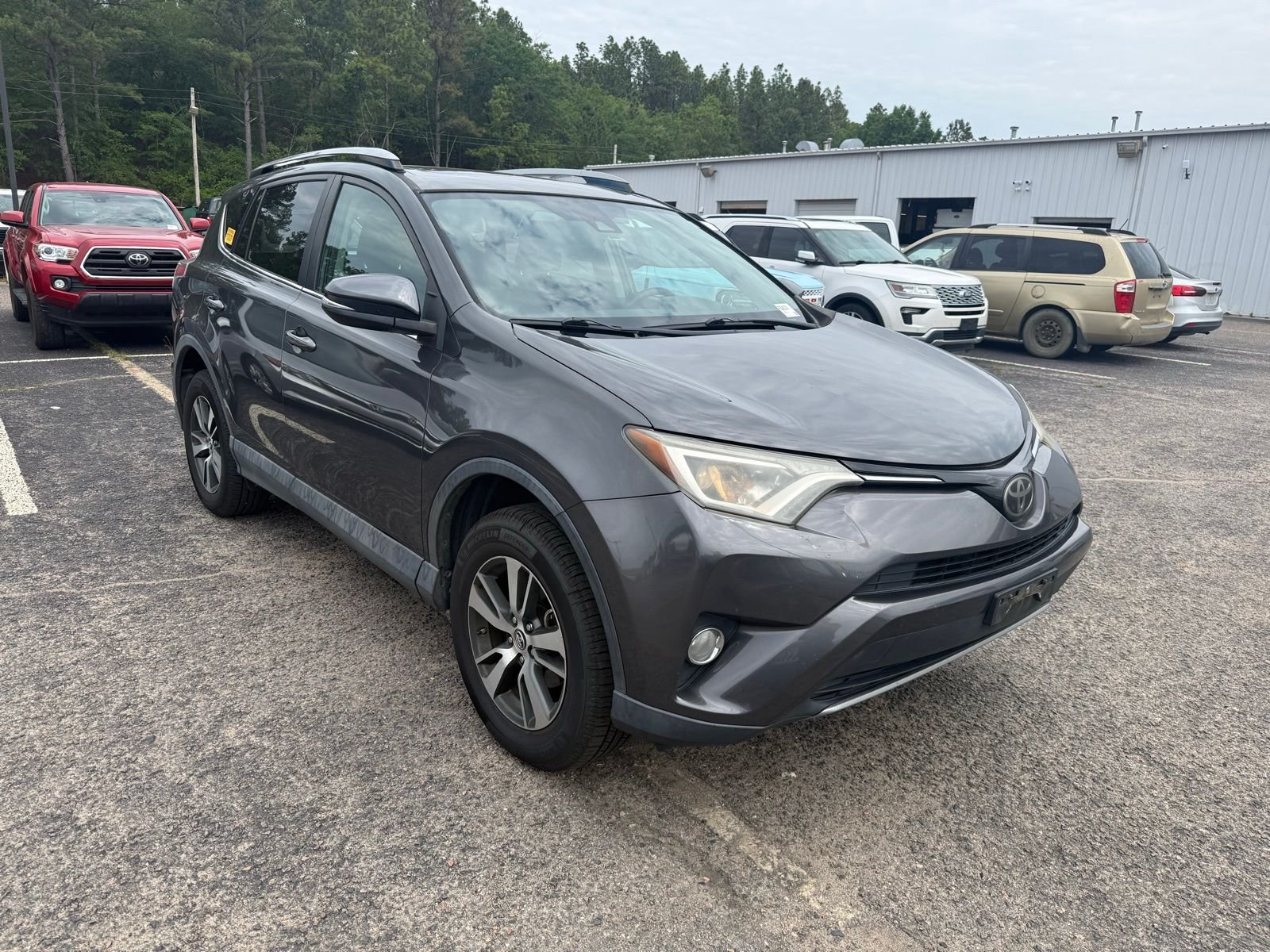 2018 Toyota RAV4 XLE's photo