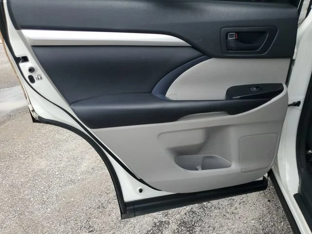 Used 2016 Blizzard Pearl Toyota LE Plus image 25