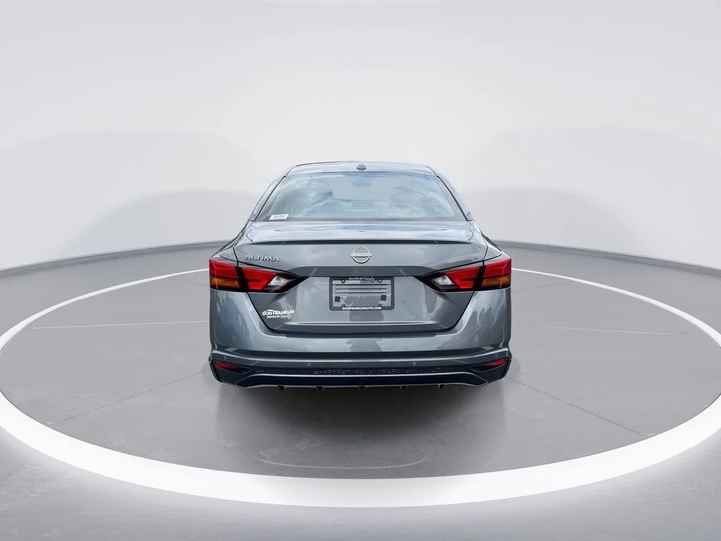 Used 2025 Gray Nissan 2.5 SV image 7