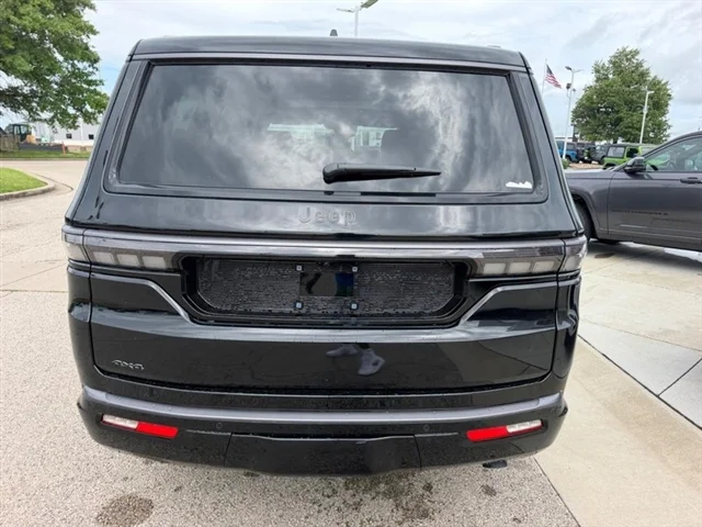 New 2026 High Gloss Black Exterior Paint Jeep Limited Reserve image 5