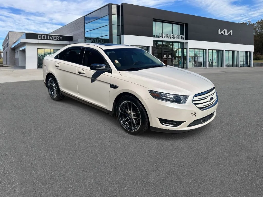 Used 2018 White Ford Limited image 1