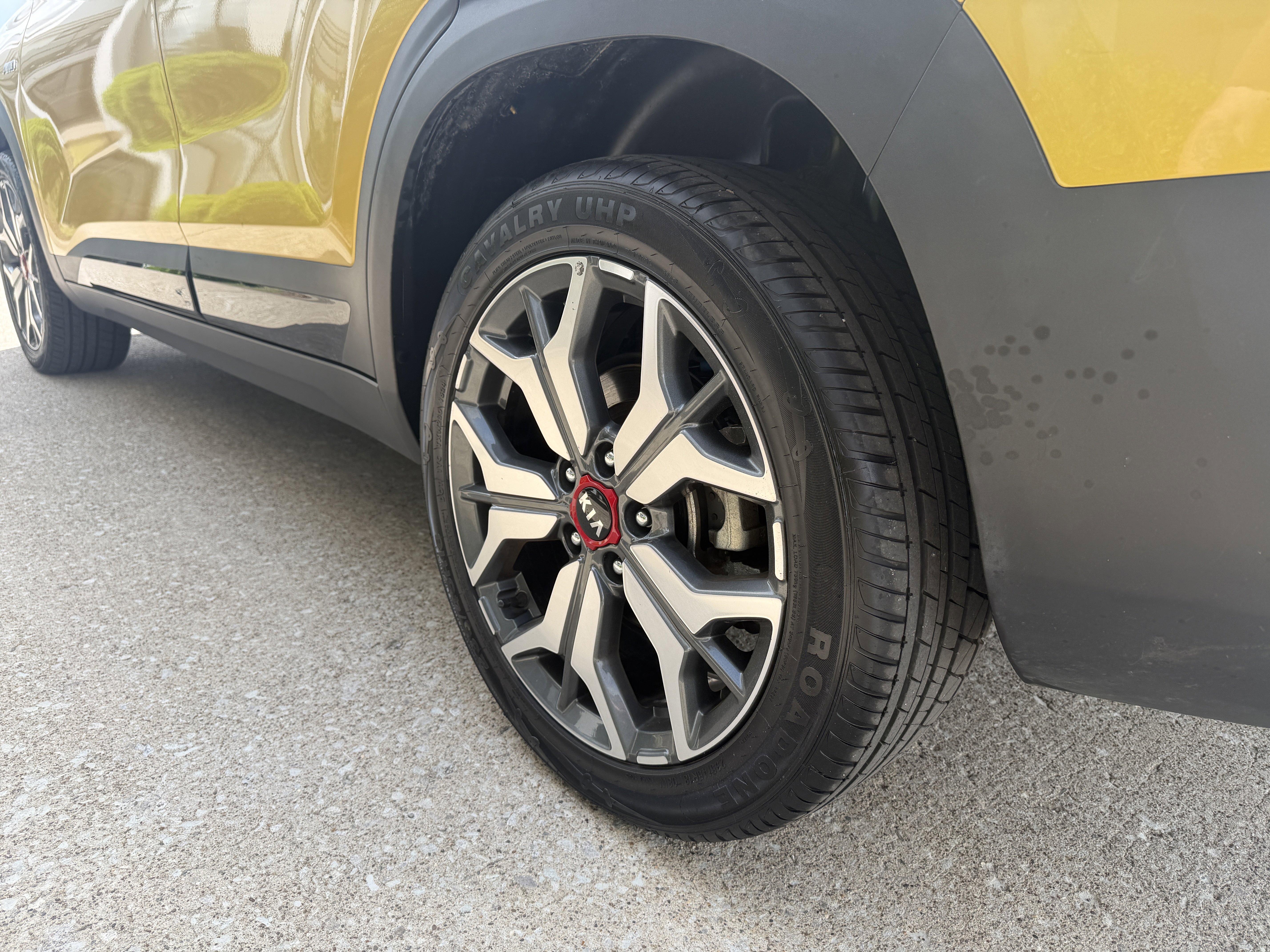Used 2021 Starbright Yellow Kia SX image 14