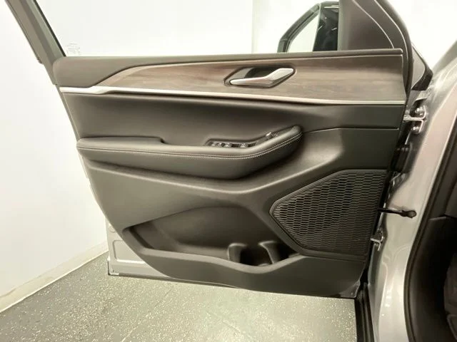 New 2026 Silver Jeep Altitude image 9