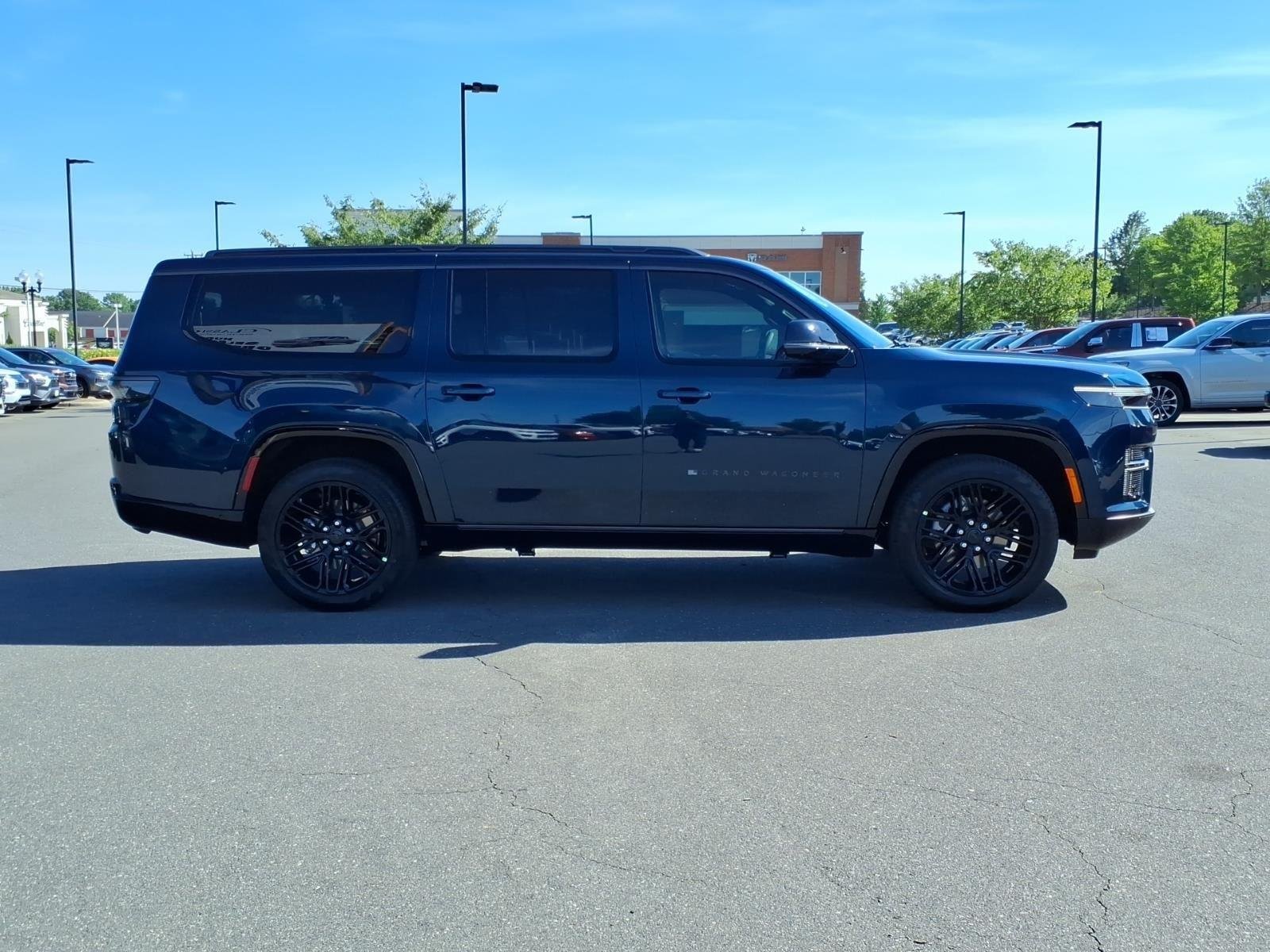 New 2026 Fathom Blue Pearl-Coat Exterior Paint (Late Availability) Jeep Limited Reserve image 11