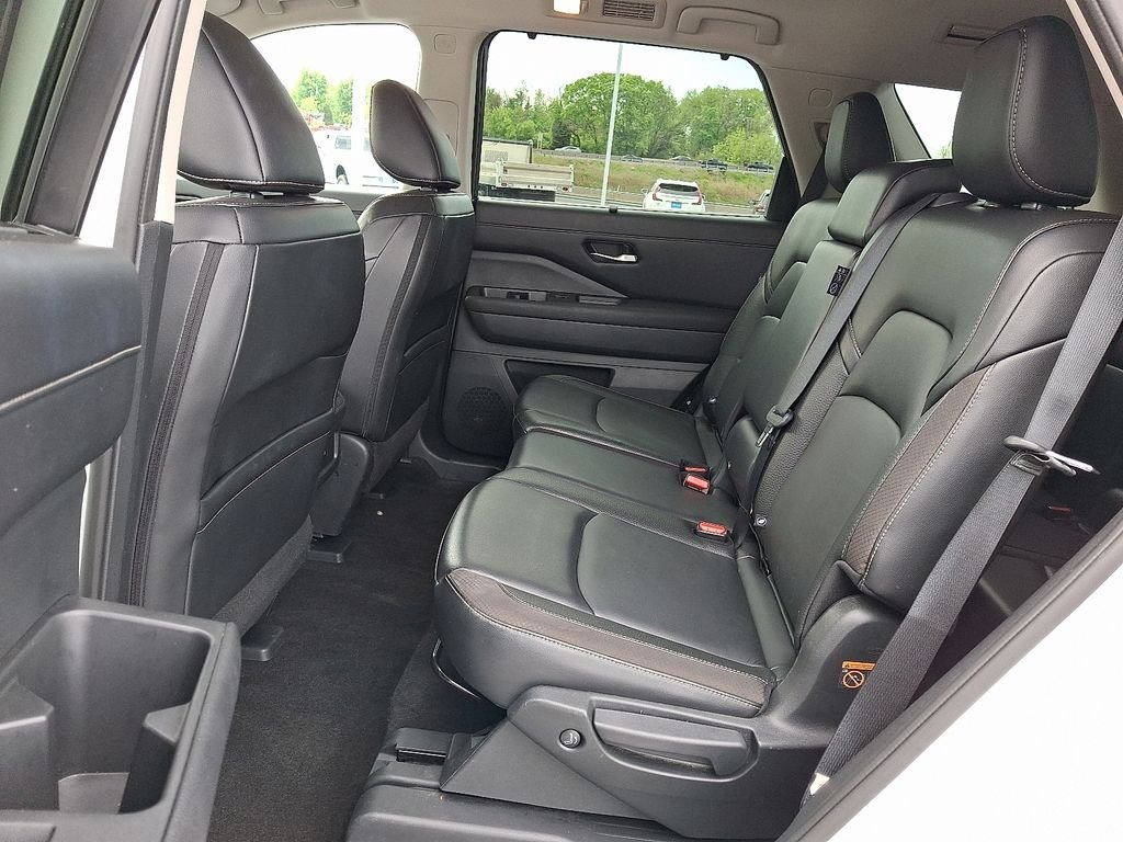 Used 2024 White Nissan SL image 11