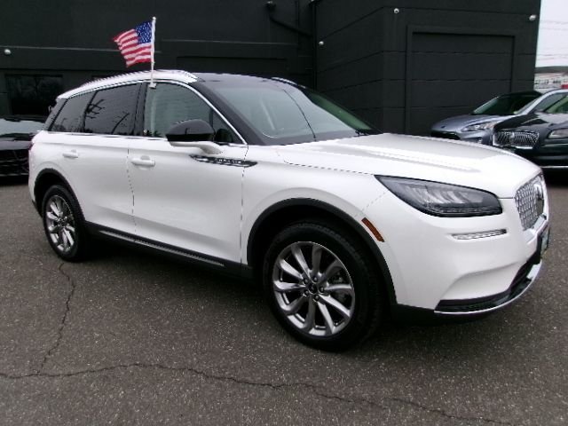 Used 2022 Pristine White Lincoln Standard image 2