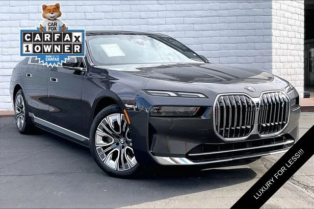 Used 2023 Gray BMW xDrive60 image 12