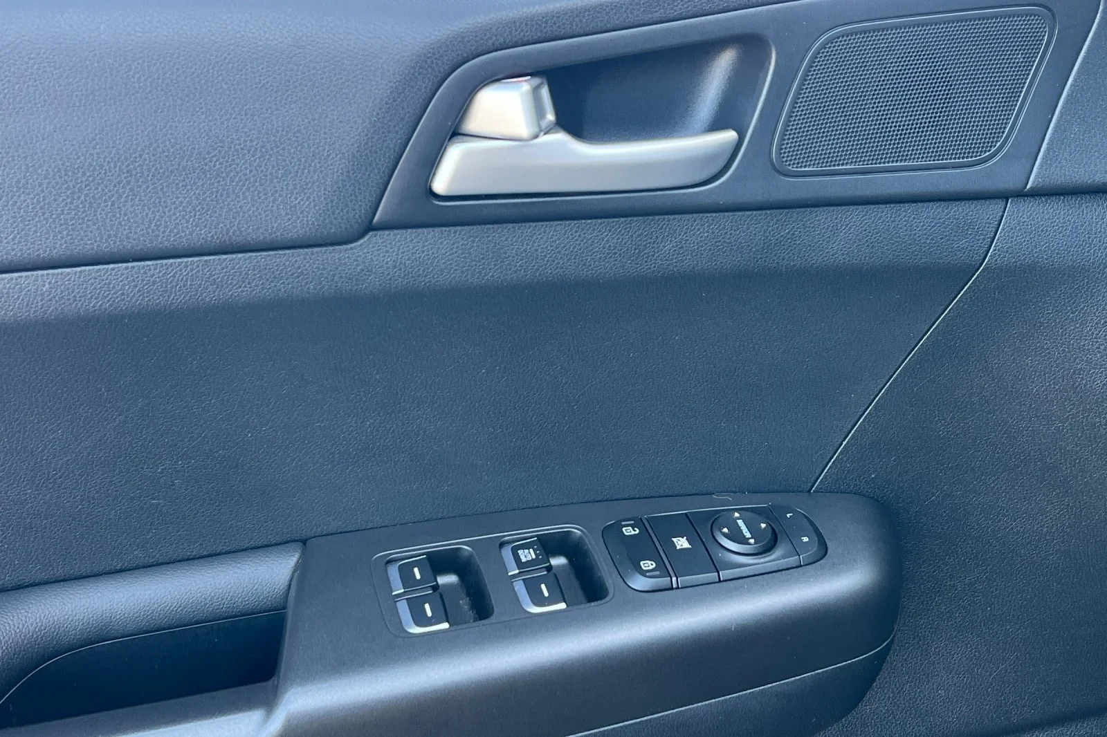 Used 2019 Black Kia LX image 11