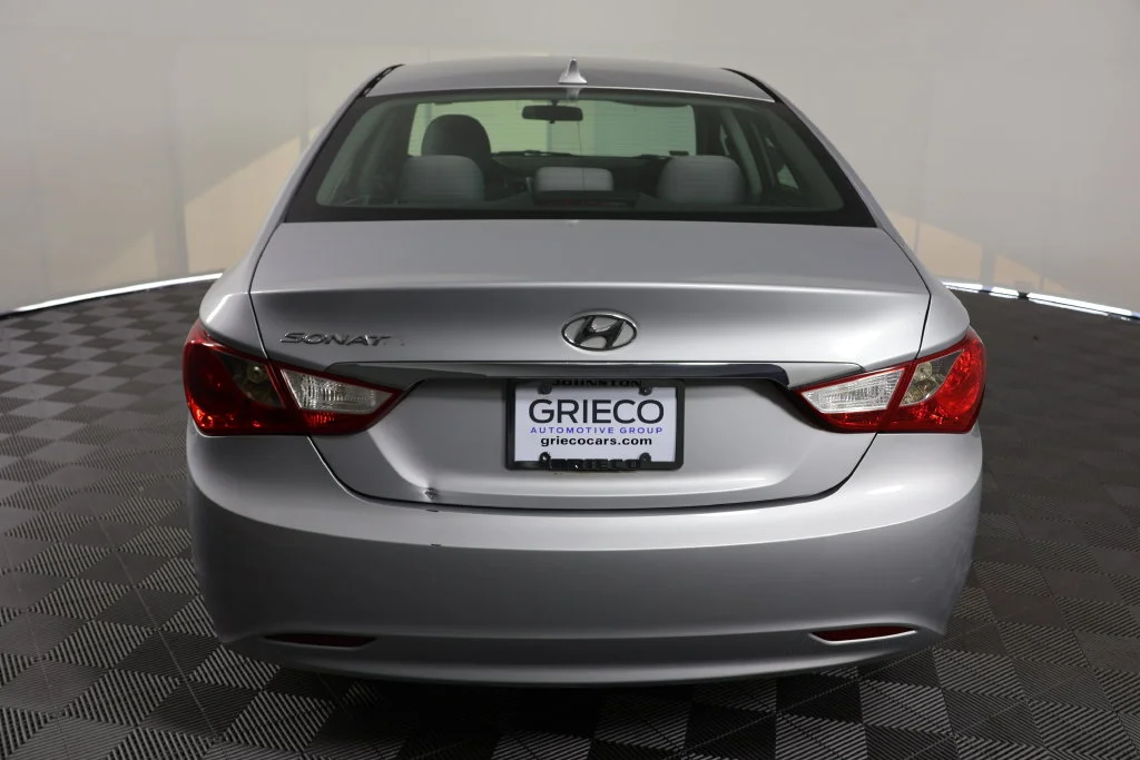 Used 2011 Radiant Silver Metallic Hyundai GLS image 7
