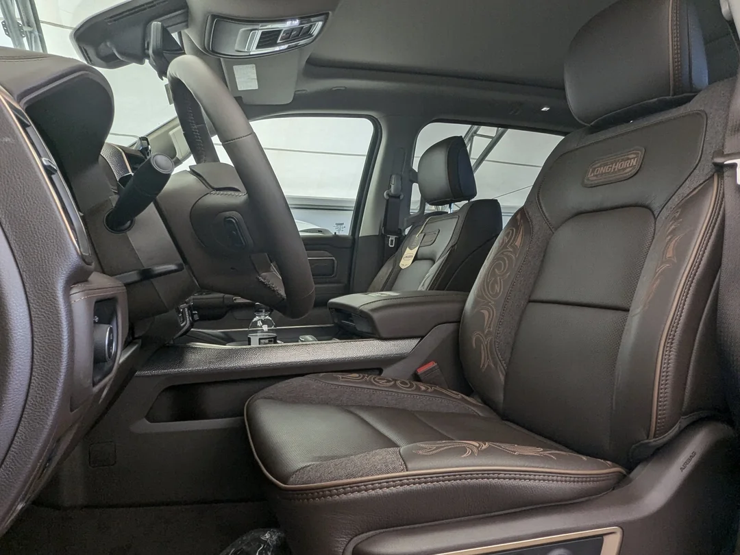 New 2026 Black RAM Limited Longhorn - - 4x4 - 5.7L HEMI V8 eTorque - Premium Leather - Pano Sunroof & More! image 15