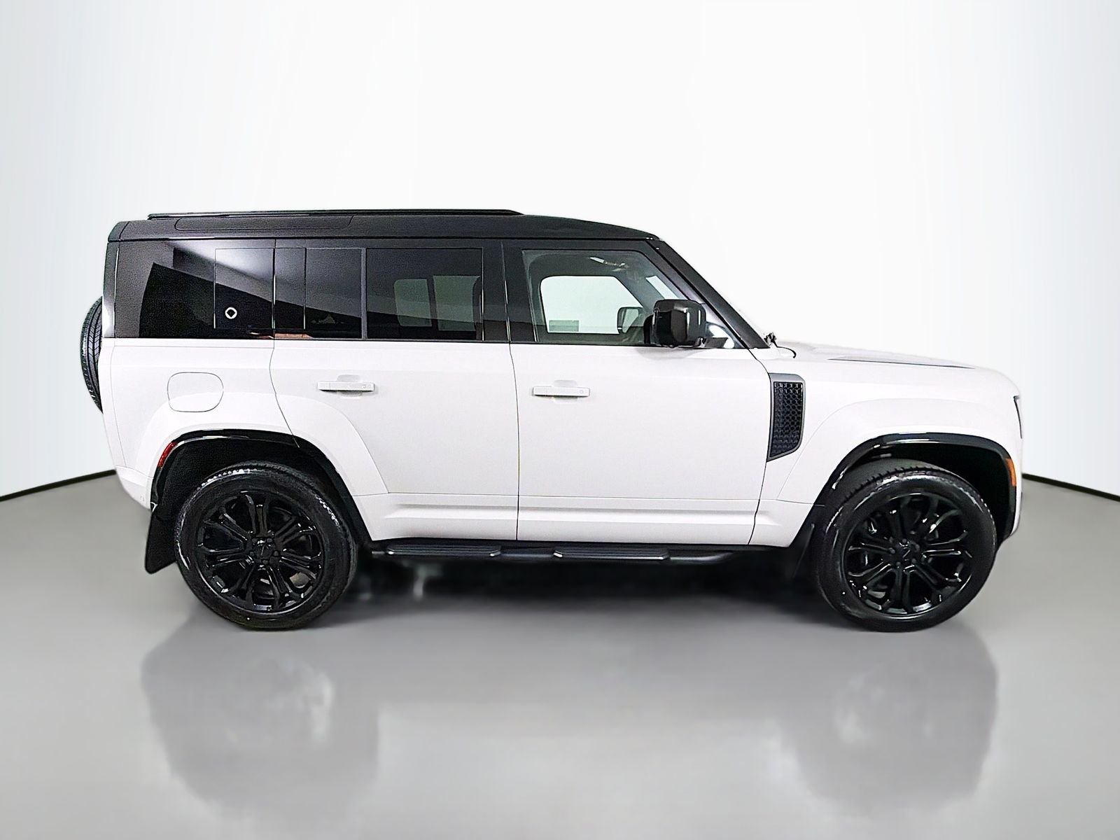 New 2026 Borasco Grey Land Rover OCTA image 6