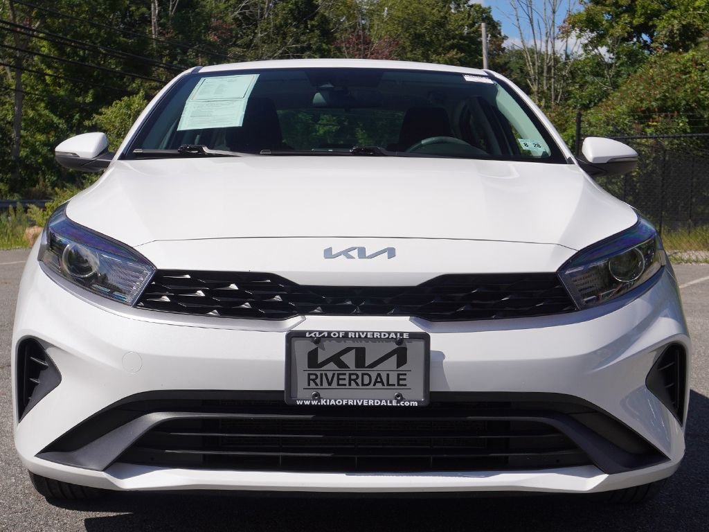 Used 2023 White Kia LXS image 9