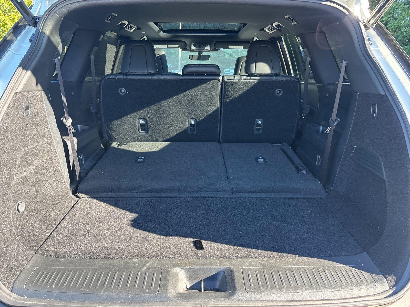 Used 2025 Majestic White INFINITI LUXE image 36