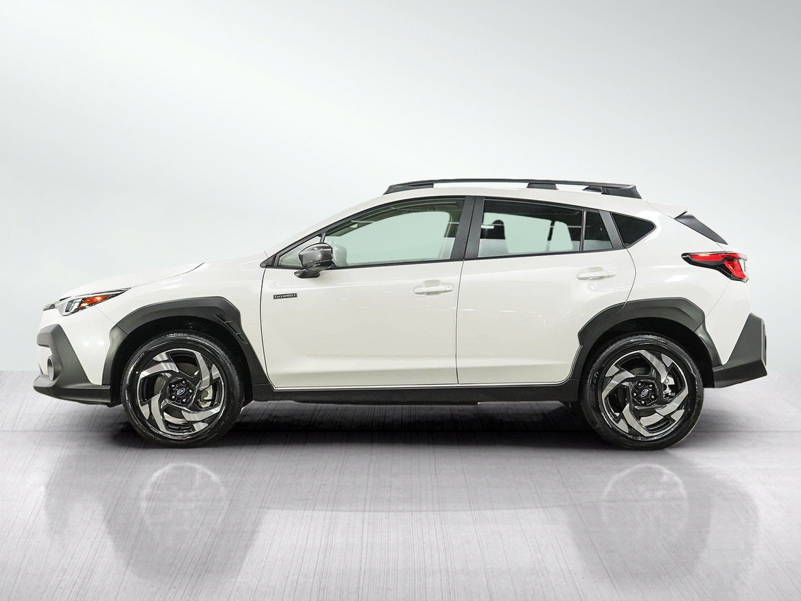 Used 2026 Crystal White Pearl Subaru Limited image 2