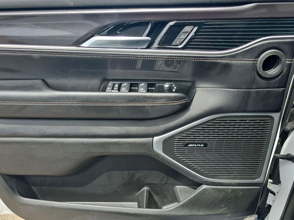 Used 2023 White Jeep Base image 18
