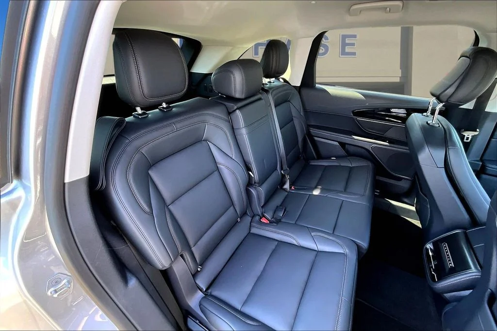 New 2026 Silver Radiance Metallic Clearcoat Lincoln Premiere image 10