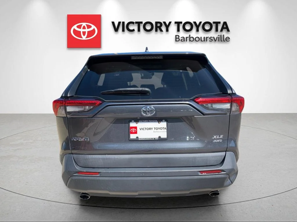 Used 2021 Gray Toyota XLE Premium image 4