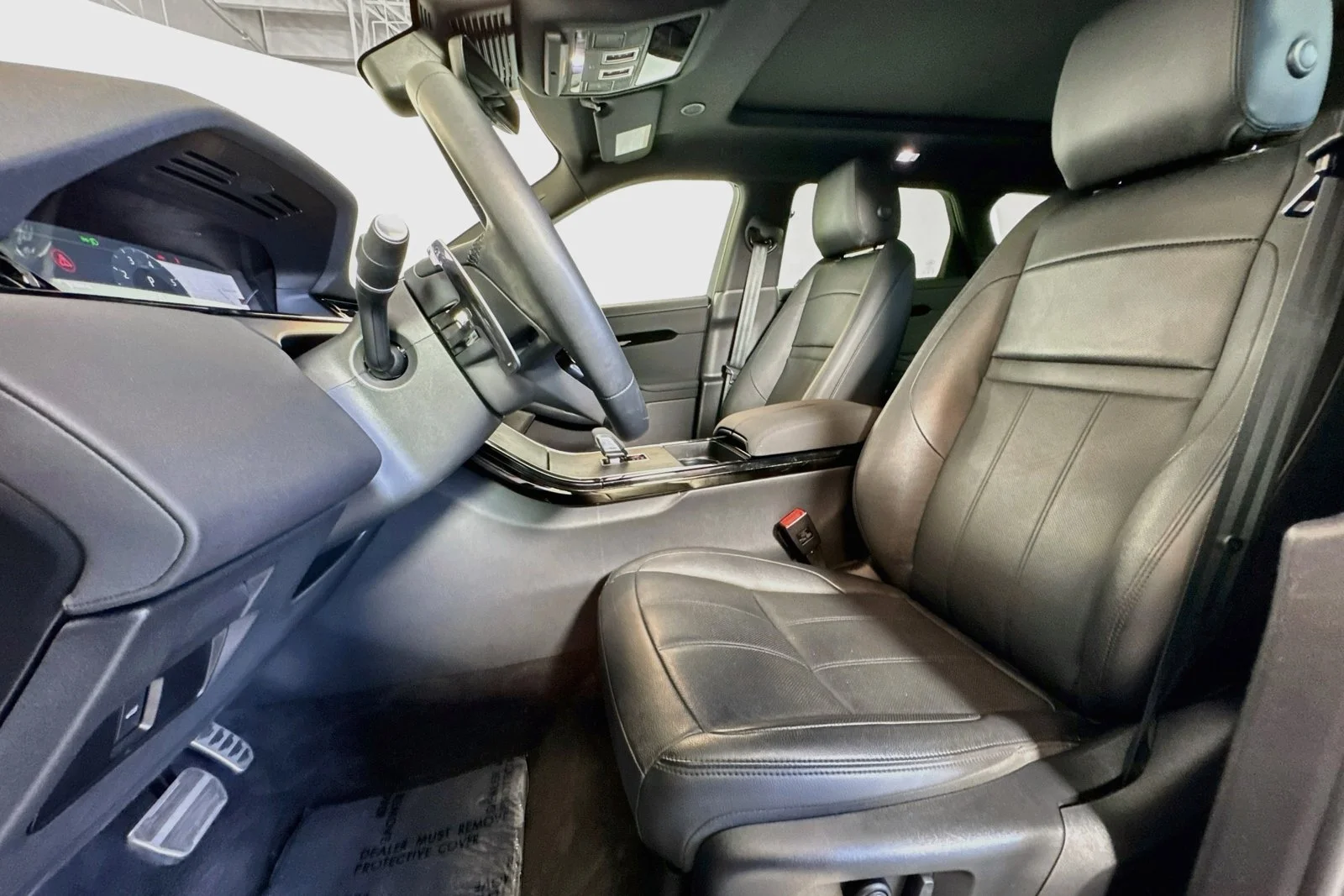 Used 2024 Fuji White Land Rover Dynamic SE image 19