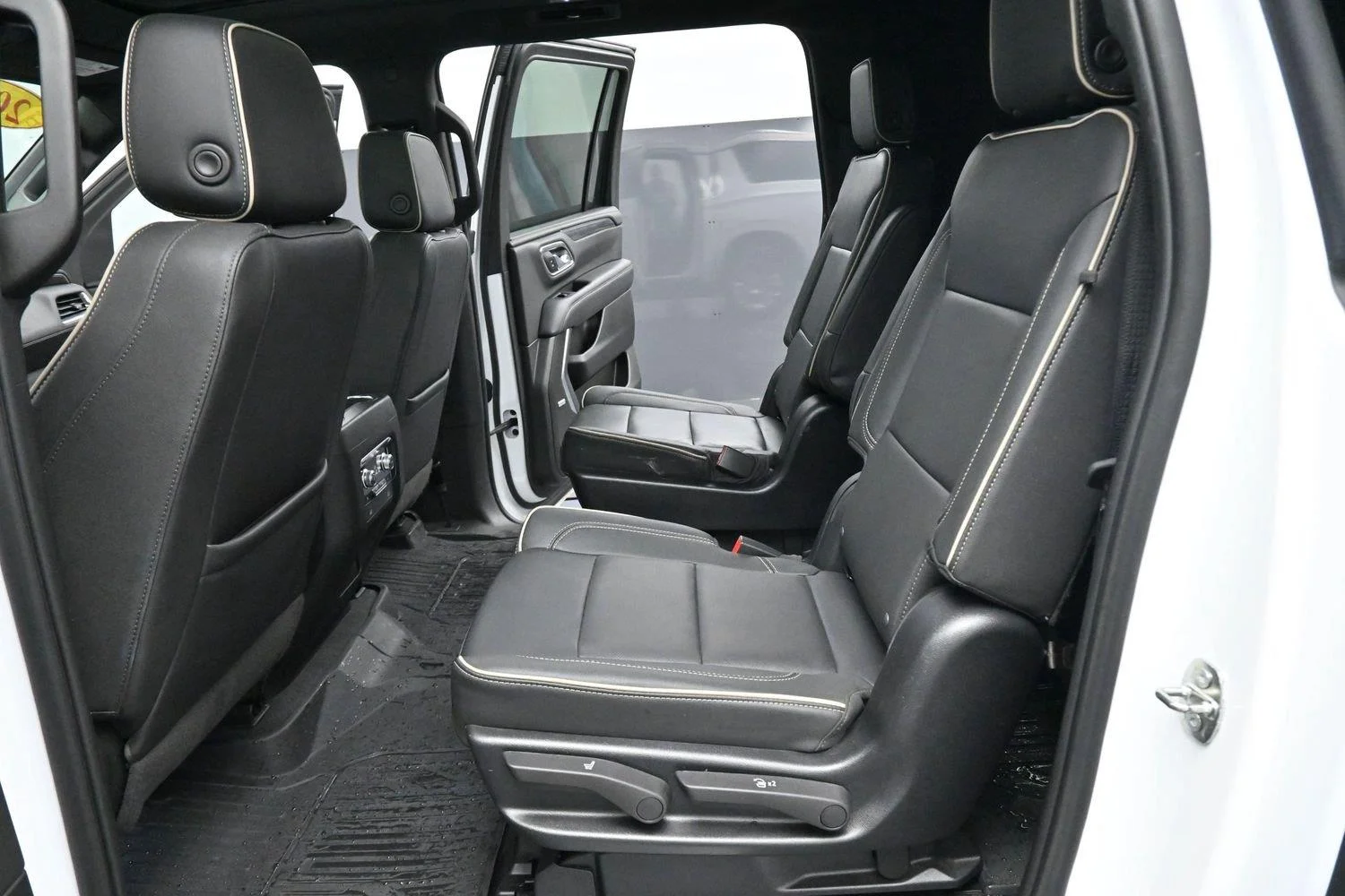 Used 2022 SUMMIT WHITE GMC SLT image 32